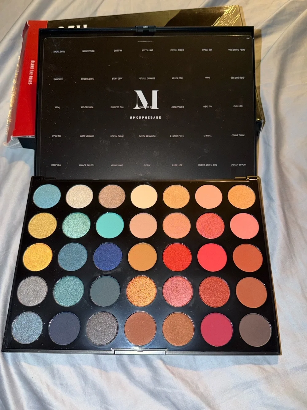 35H HOT SPOT ARTISTRY PALETTE